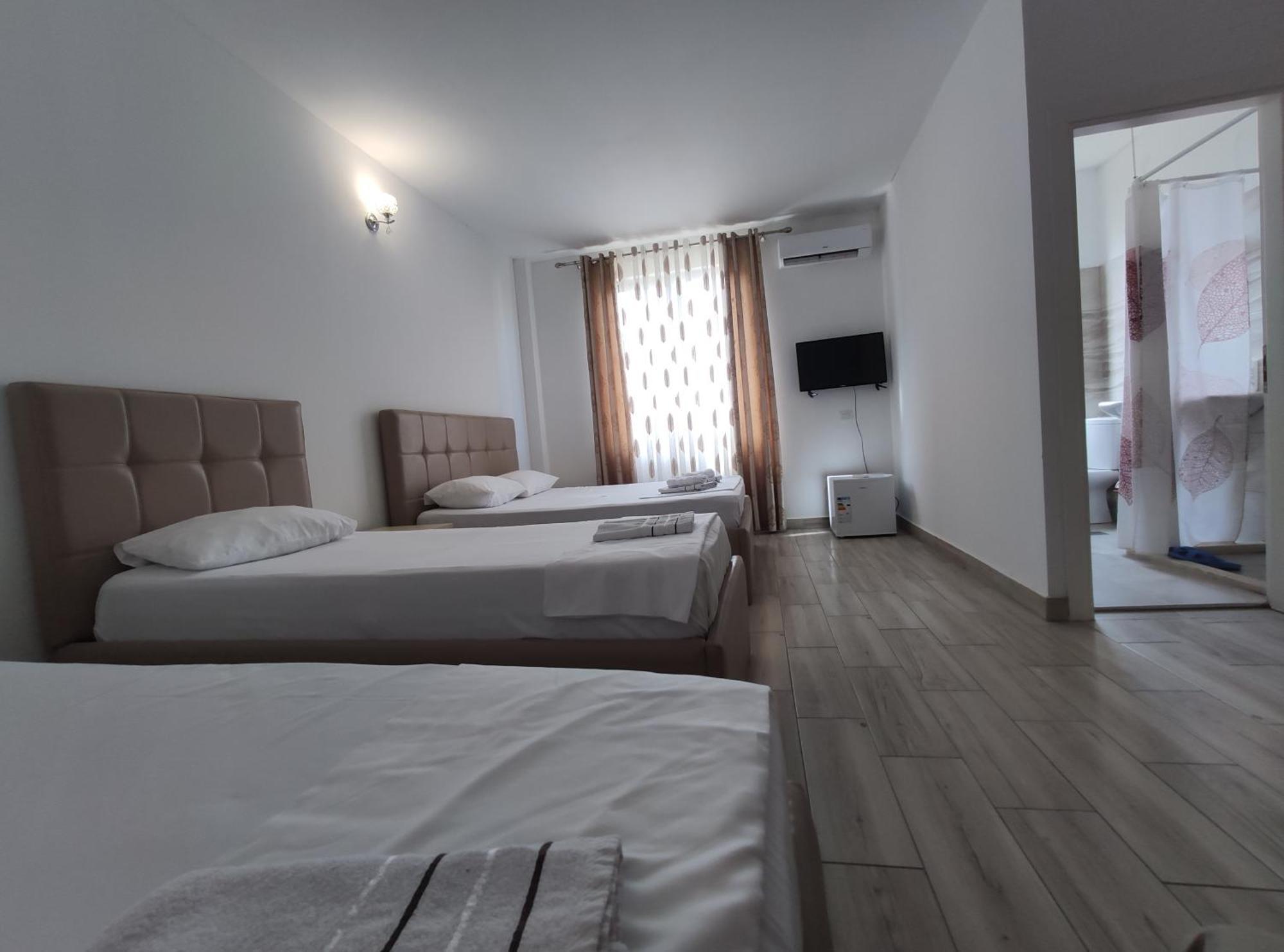 Hotel Restaurant Univers Shkoder Exterior photo