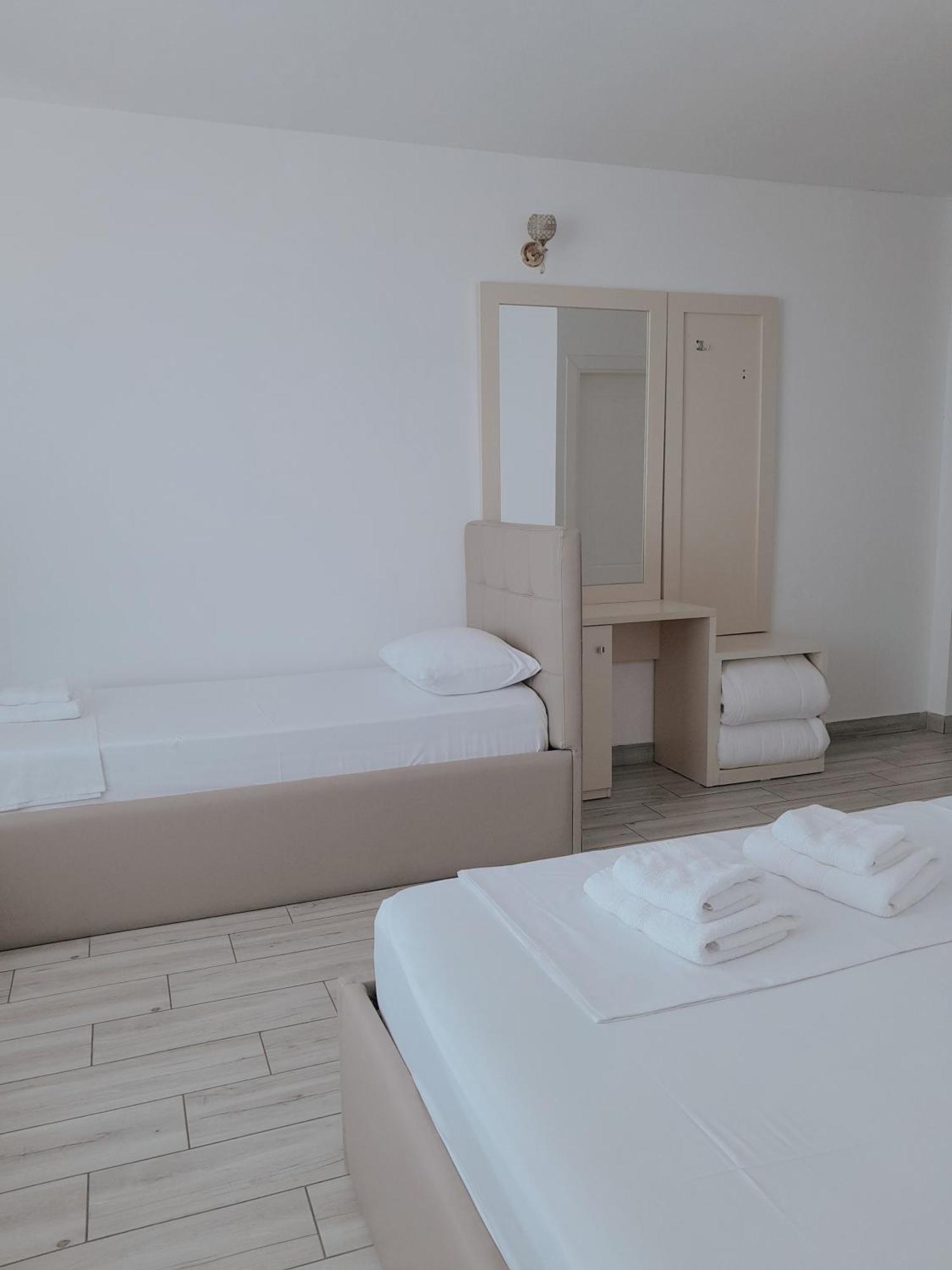 Hotel Restaurant Univers Shkoder Exterior photo