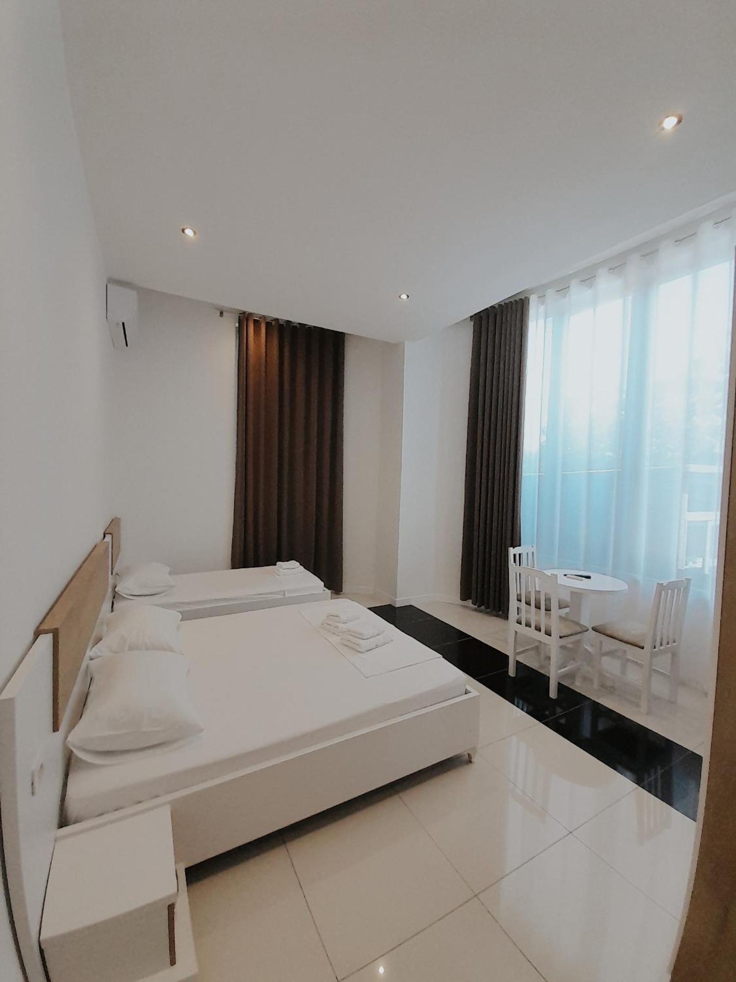 Hotel Restaurant Univers Shkoder Exterior photo